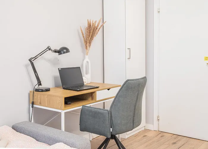 Lily - Private In The Old Town Проживание в семье *