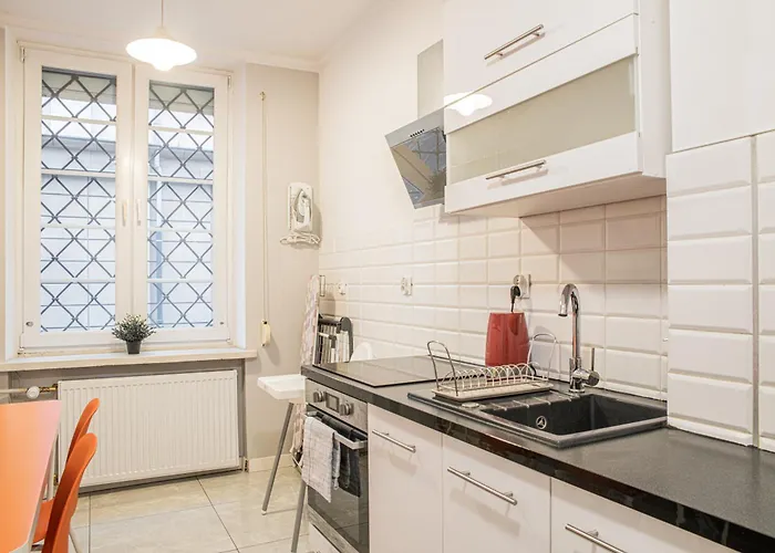 Lily - Private In The Old Town *