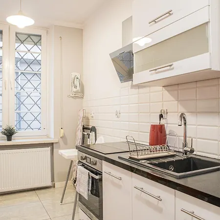 Lily - Private In The Old Town *